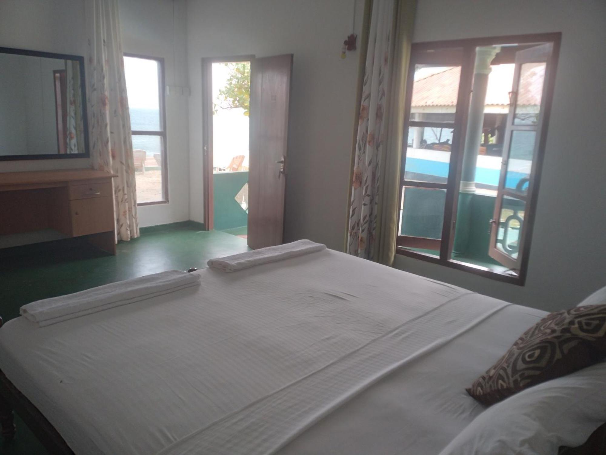 Happy Beach Safari Retreat Hambantota Esterno foto